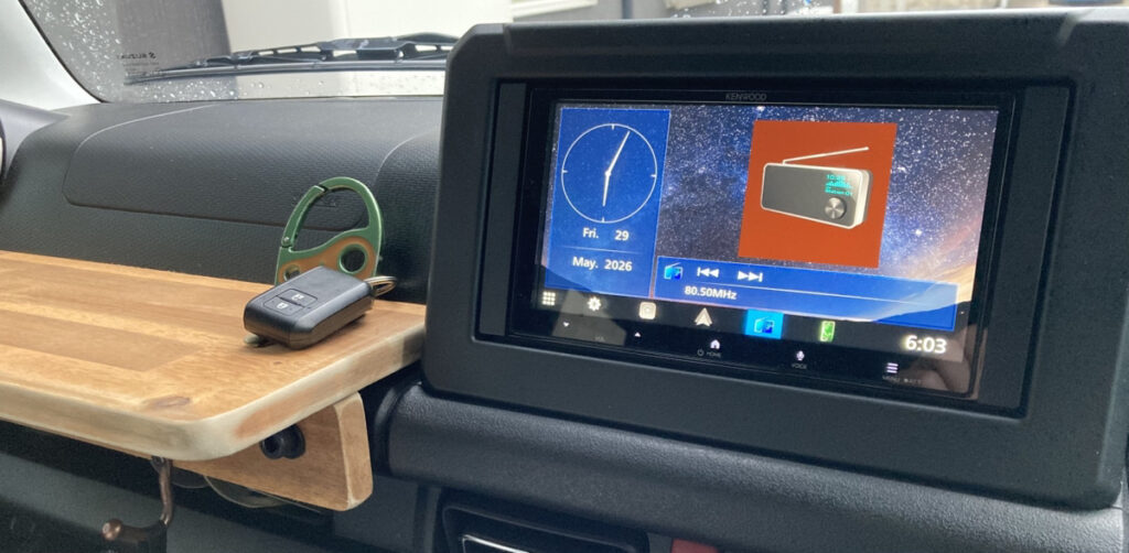 ジムニーJB64のインパネにDIY取り付けしたディスプレイオーディオDMX7525Sの実車写真